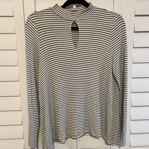 American Eagle Keyhole Top!